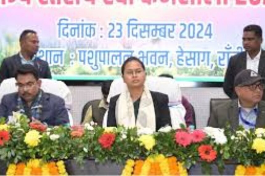 Agriculture Minister Shilpi Neha Tirkey addresses district officials during a state-level workshop on rabi crop production, demanding accountability and accurate data.