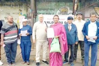 Participants at the AIDS awareness program in Jamshedpur, organized by SP Foundation, highlighting HIV prevention tips on World AIDS Day.