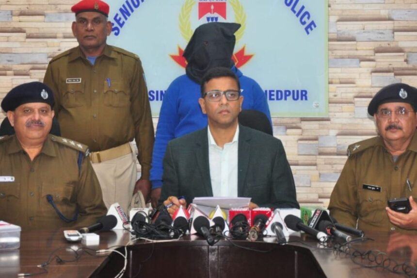 Jamshedpur police arrest Bunti Guha for extortion activities on behalf of Sonu Singh, recovering weapons and mobile phone.