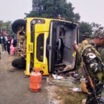 Bus carrying children to Hundru Falls overturns, injuring two dozen students near Sikidiri area, Ranchi.