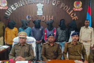 Giridih police arrest six criminals, seize two country-made guns in Jharkhand.