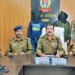 Garhwa police arrest notorious criminal Iqbal Khan, accused of murdering Satya Paswan, with seized weapons and evidence displayed during a press briefing.