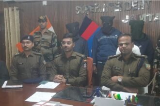 Police arrest four cybercriminals, including a minor, in Jamtara for impersonating gas company officials and conducting fraud via Quick Support and AnyDesk apps.