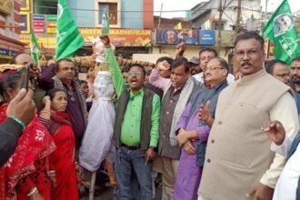 JMM leaders burn effigy of Amit Shah in Deoghar, demanding resignation over controversial remarks on Dr. Ambedkar.