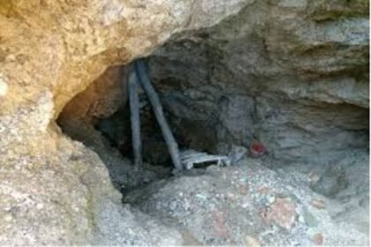 Mica mine collapse Giridih trapping workers, illegal mining site, Giridih-Koderma border.
