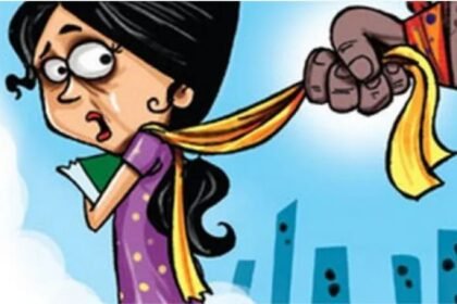 CCTV footage showing a suspect in the harassment case of a B.Com student near Sadar Hospital in Ranchi, with police offering a ₹5,000 reward for information.