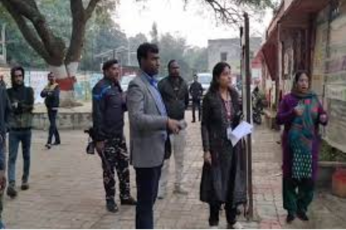 Jharkhand News: Ranchi DC Manjunath Bhajantri Conducts Surprise Inspection, Orders Action Against Kanke CO for Absence