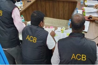 Ranchi Sadar CO Munshi Ram caught red-handed by ACB accepting a bribe in a land dispute case.