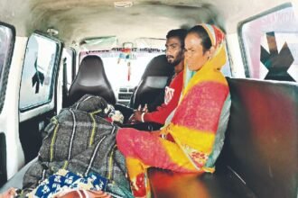 Woman delivers premature baby in ambulance while traveling from Dhanbad to Ranchi's RIMS.