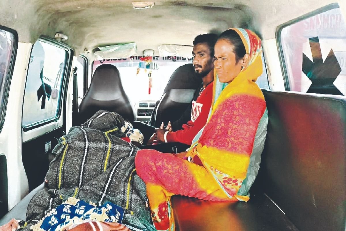 Jharkhand News: Six-Month Pregnant Woman Gives Birth in Ambulance While Traveling to Ranchi’s RIMS