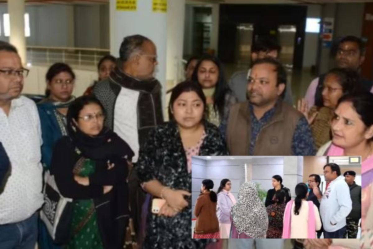 Dhanbad School Controversy: Principal’s Chamber Sealed After Allegations of Forcing Students to Remove Shirts in Dhanbad