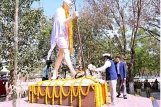 Jharkhand CM Hemant Soren pays tribute to Mahatma Gandhi on his death anniversary at Bapu Vatika in Ranchi.