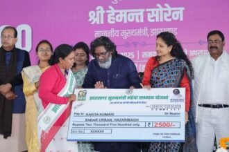 Jharkhand CM Hemant Soren transfers ₹1,415 crore to 56 lakh women under Maiya Samman Yojana at Namkum Khojatoili Training Ground.