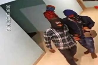 CCTV footage captures thieves breaking into four flats in Ranchi’s Pundag area.