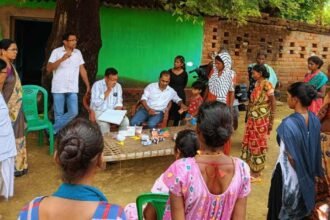 Health team in Chaibasa conducting medical camp after diarrhea outbreak in Dubasuri village