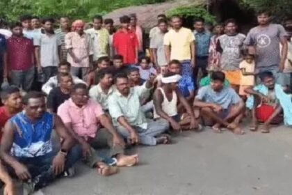 Chaibasa road accident where a 10-year-old child was crushed by a truck, villagers block Chaibasa–Jagannathpur main road in protest
