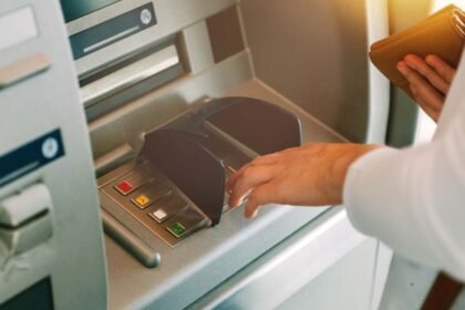 Jamshedpur cyber crime ATM fraud ₹70,000 card swap case