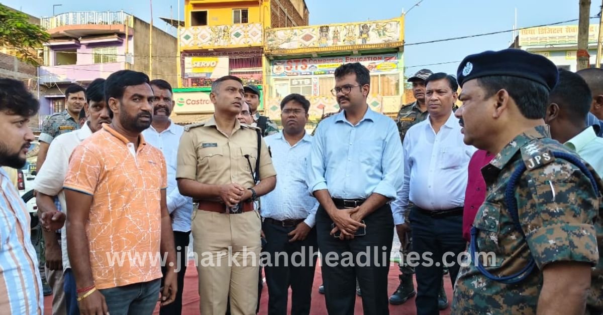 Latehar News: DC Utkarsh Gupta and SP Kumar Gaurav Review Durga Puja Arrangements in Latehar, Issue Key Guidelines
