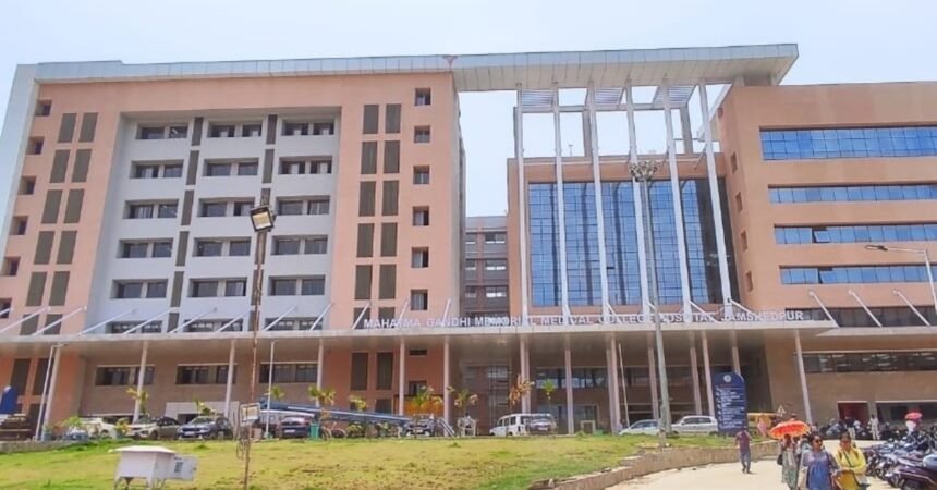 Surprise check at MGM Hospital Jamshedpur finds doctors absent
