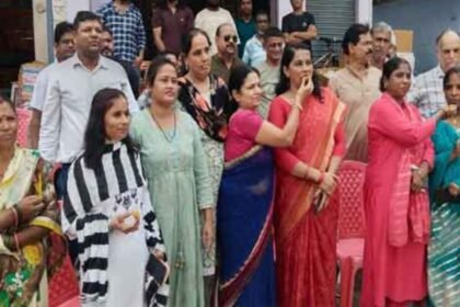 Residents celebrate after liquor shop removed from Belwatika Chowk in Palamu