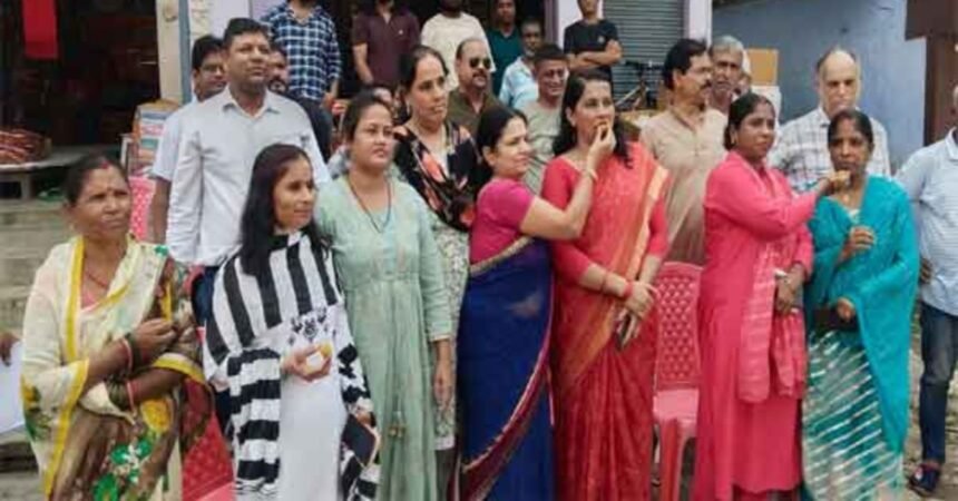 Residents celebrate after liquor shop removed from Belwatika Chowk in Palamu
