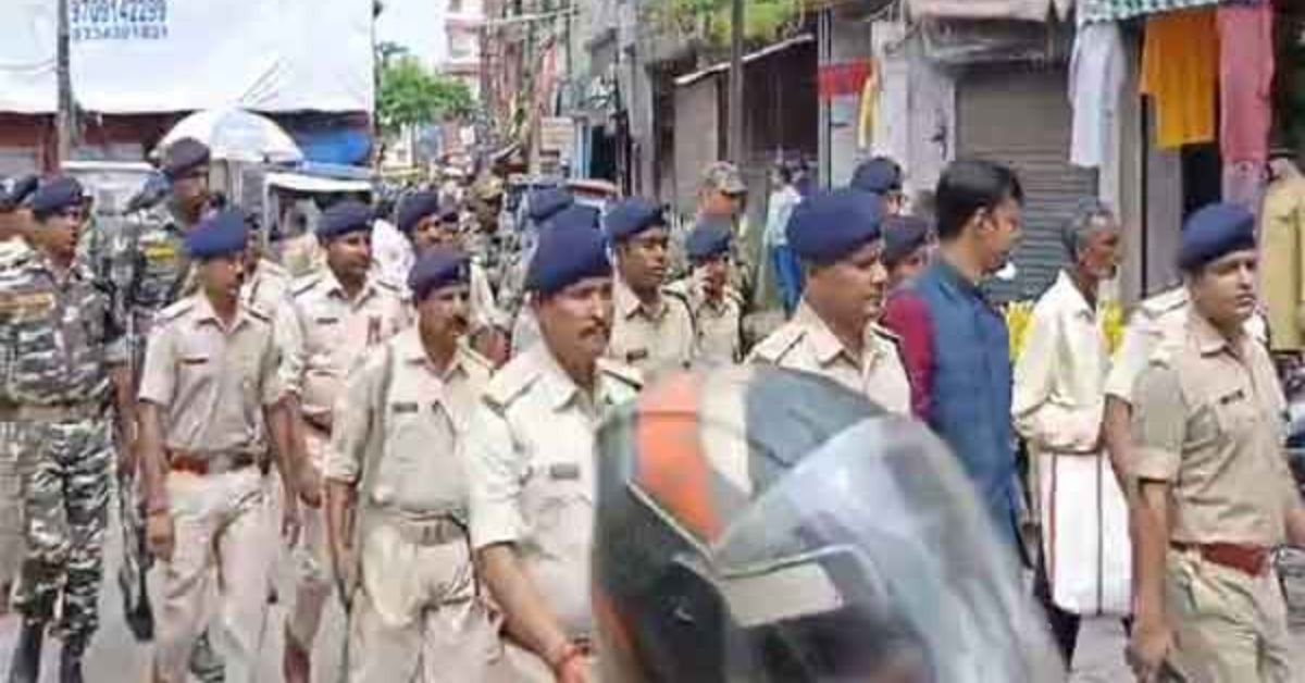 Ranchi News: Ranchi Police Conduct Flag March in Sensitive Areas Ahead of Durga Puja
