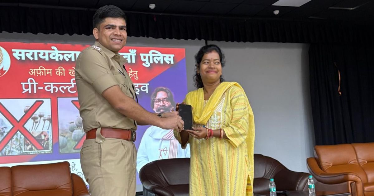 Saraikela News: Saraikela Police Recover 109 Stolen and Missing Mobile Phones, Return Them to Owners