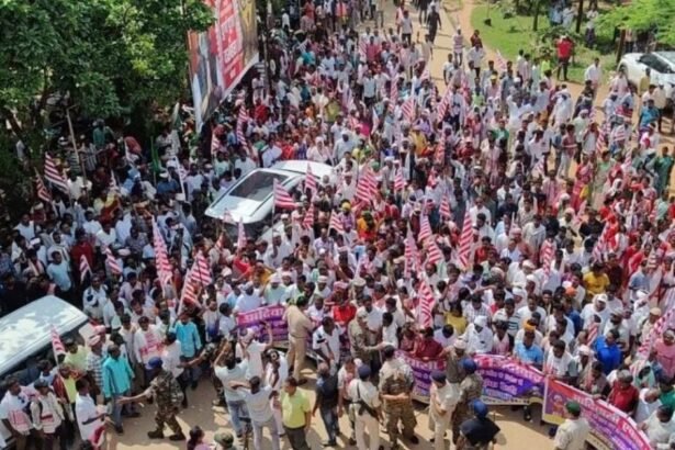 Tribal protest in Saraikela against Kurmi agitation with warning of economic blockade in Kolhan