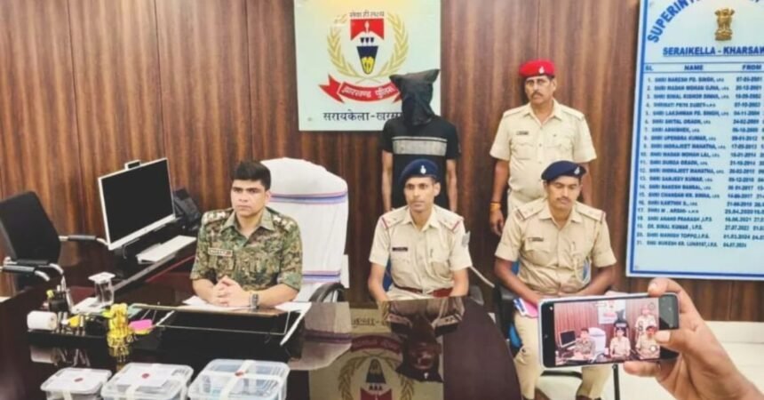 Notorious criminal Chhota Sajid arrested with loaded pistol in Seraikela Jharkhand