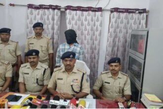 East Singhbhum police seize brown sugar packets and arrest accused in Sitaramdera