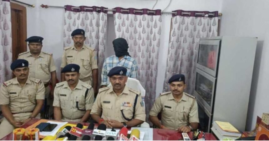 East Singhbhum police seize brown sugar packets and arrest accused in Sitaramdera
