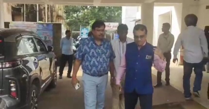 Regional Deputy Director Dr. S.P. Mishra inspecting Dhanbad Sadar Hospital facilities