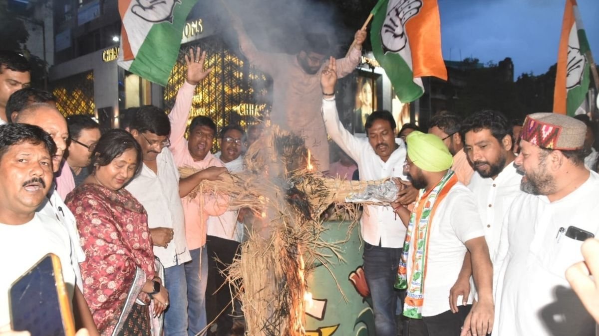 Jamshedpur News: Congress Protests FIR Against Rahul Gandhi, Burns Effigy of Central Government