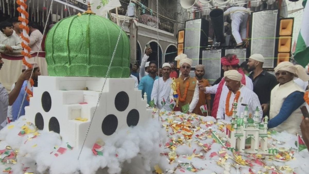 Hazaribagh’s Juloos-e-Mohammadi held amid heavy rain, message of humanity takes centre stage