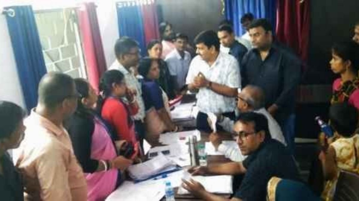 Bokaro News: SIR Hearing Camp Held in Govindpur, BDO Urges Eligible Voters to Complete Verification