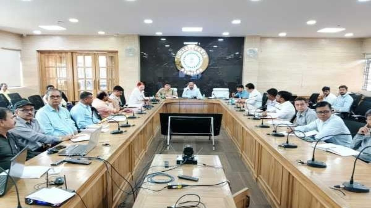 Ramgarh Road Safety Meeting: DC Orders Strict Action to Clear Encroachments