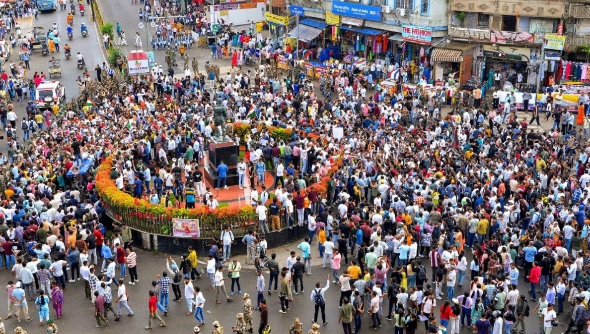 Candidates participate in a campaign demanding reforms in JPSC and JSSC recruitment examinations