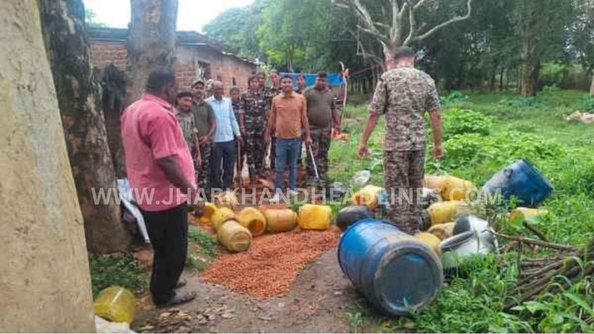 Koderma News: Police Crack Down on Illegal Liquor, Mahua Brewing Unit Destroyed in Markacho