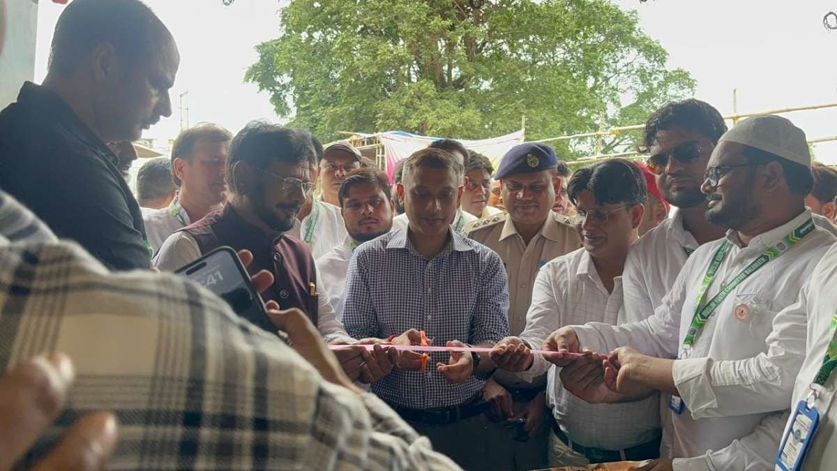 Latehar SP Kumar Gaurav inaugurates blood donation camp at Balumath police station