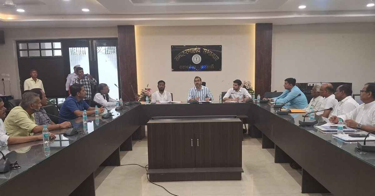 Saraikela News: DC Reviews Plan to Preserve and Develop Chhau Kala Kendra