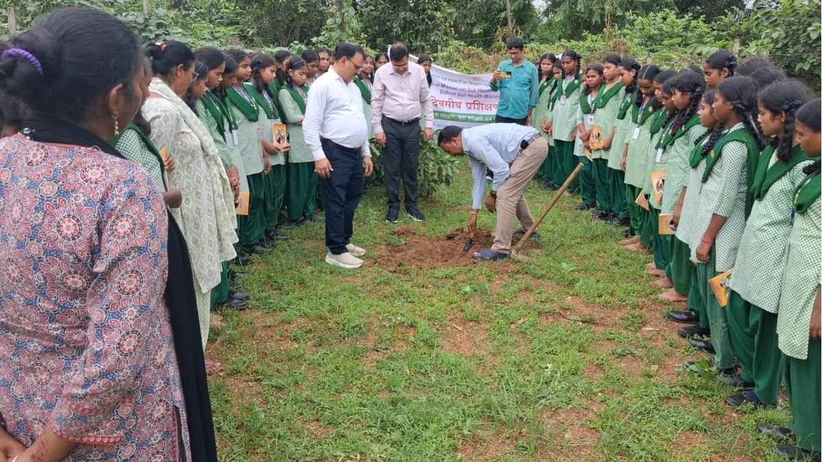 Around 250 girls attend soil health programme at KGBV Sonahatu, Ranchi