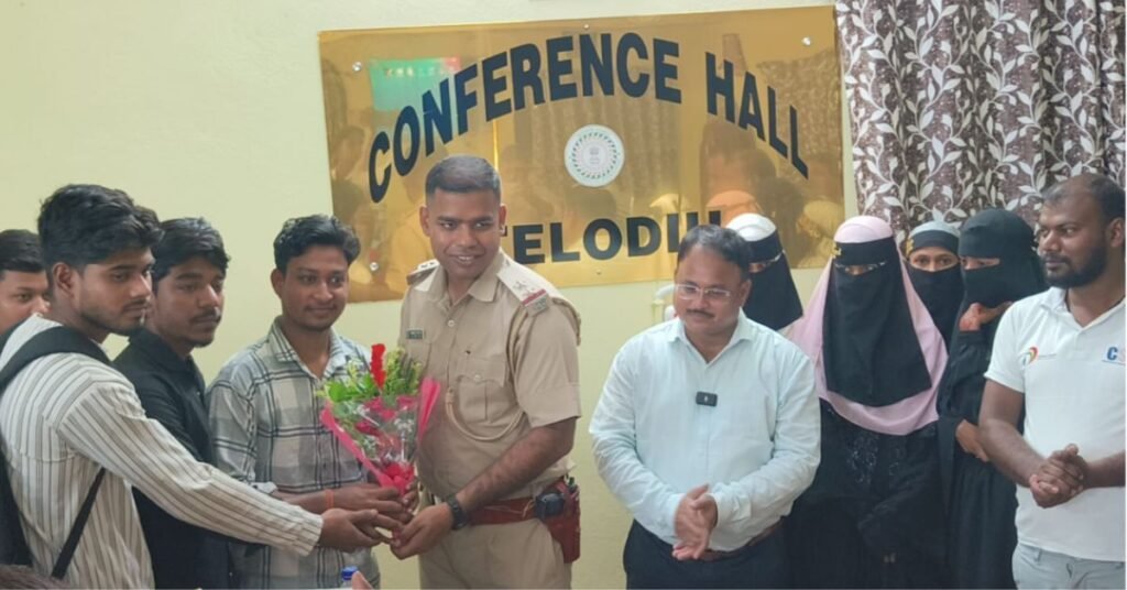 Pachamba police station in-charge Rajiv Kumar being felicitated during the Telodih digital library inauguration