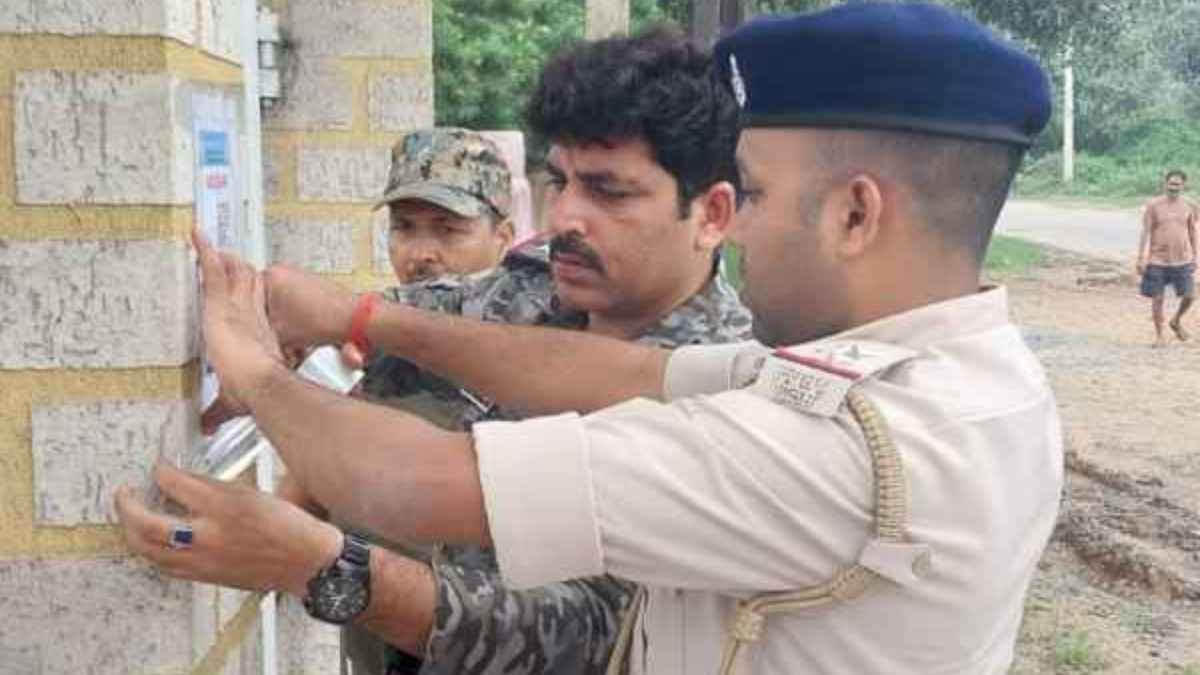 Barkagaon police install Rakshak App barcode stickers at sensitive locations in Hazaribagh