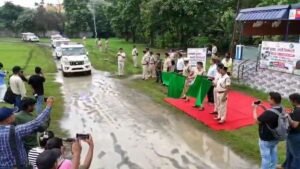 Jamshedpur SSP Ehtesham Waqarib flags off new police patrol vehicles at Golmuri Police Line