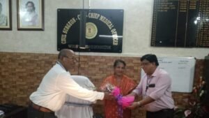Dr Meena Kalundia receives a welcome from doctors after taking charge as Civil Surgeon in Chaibasa