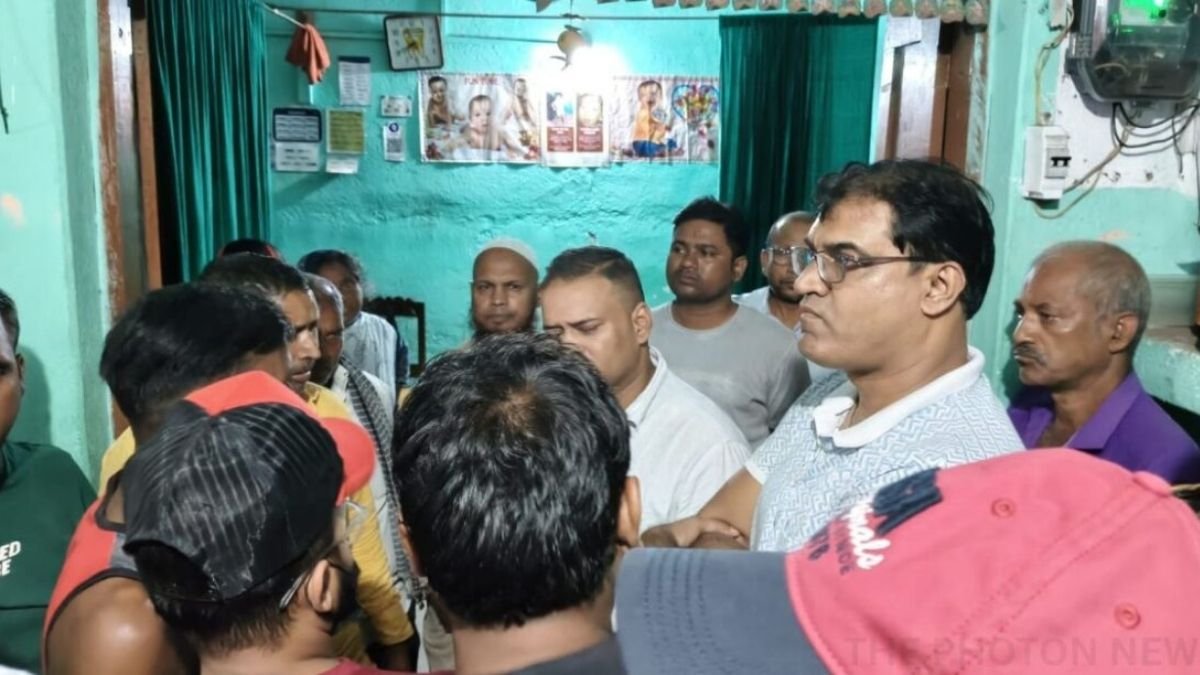 Chatra News: Private Clinic Sealed After Raid in Giddhaur, Villagers Protest Action