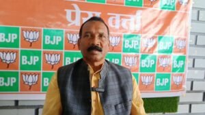 Former Jharkhand Chief Minister Madhu Koda addressing a press conference in Chaibasa on the MMDR Act