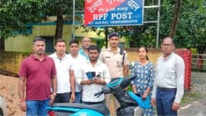 Representative image of Chakradharpur railway station where RPF and GRP conducted a mobile theft operation