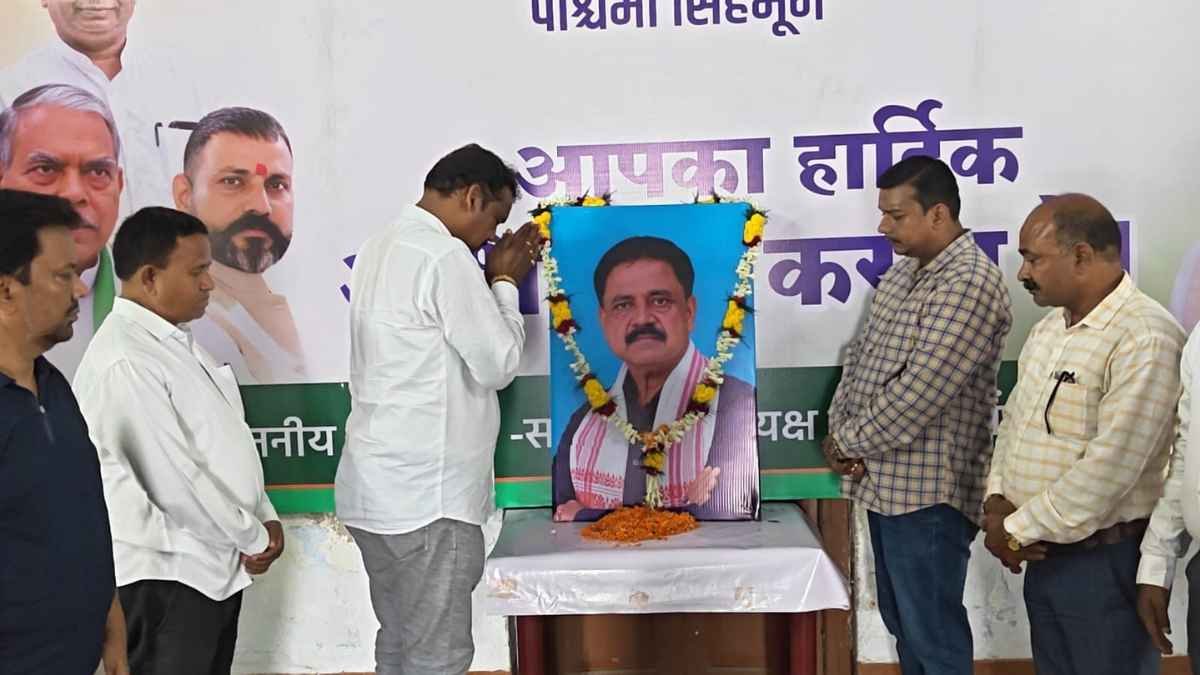 Congress holds condolence meeting for Sudivya Kumar Sonu in Chaibasa