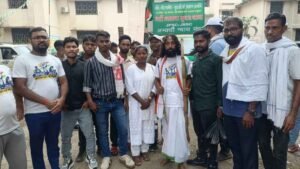 Students welcome Devendra Mahato’s recruitment reform yatra in Chaibasa